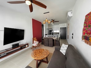 Smart TV, Netflix, books, streaming services