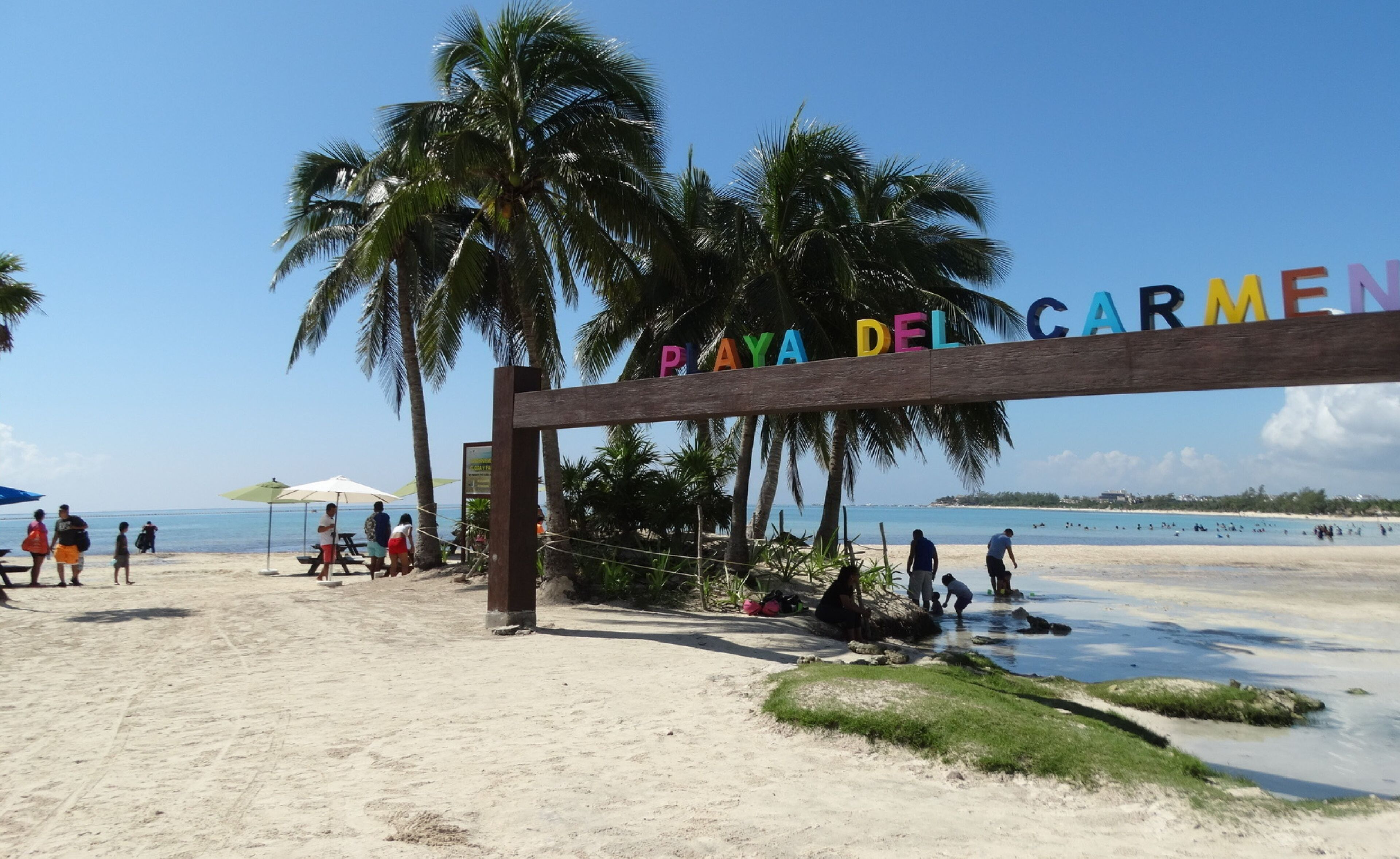 Plage à proximité, chaises longues, serviettes de plage