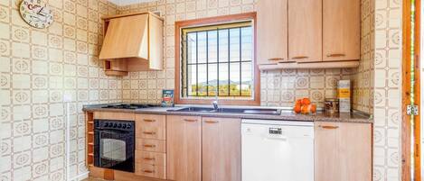 Kühlschrank, Mikrowelle, Ofen, Geschirrspüler