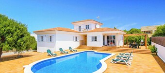 Bini Fleur - Four Bedroom Villa, Sleeps 8