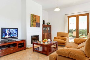 Fernseher, Tischtennisplatte