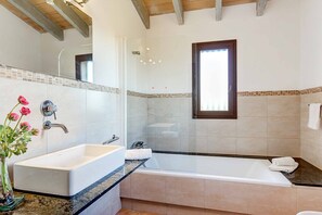 Ducha, bidet, toallas