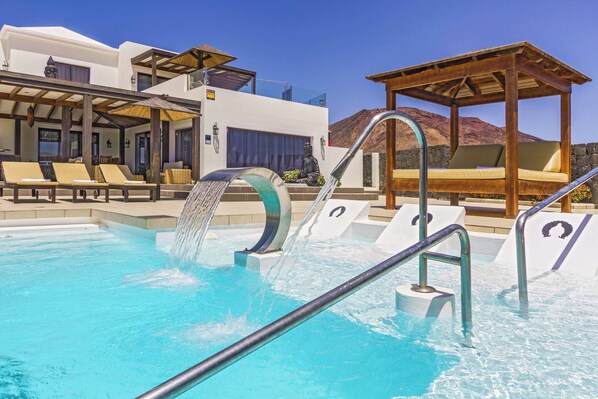 A heated pool - Villa Buddha - Six Bedroom Villa, Sleeps 12 (Montaña Roja)