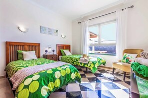 2 slaapkamers, een strijkplank/strijkijzer, wifi, beddengoed