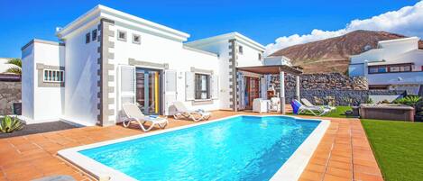 Een verwarmd zwembad