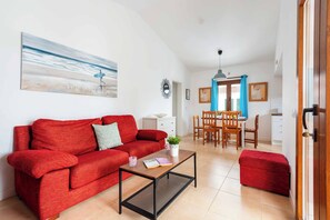 Smart-tv, dvd-spelare och ett bordtennisbord