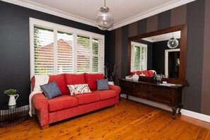 TV - Benview Cottage - CBD, Sleeps 8, Pizza Oven (Orange)