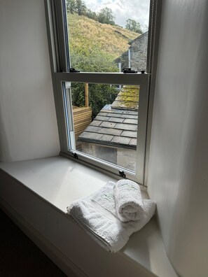 Interior - High-quality bolthole and cosy sanctuary for 2 people in a picturesque village location with WiFi. (Richmond)