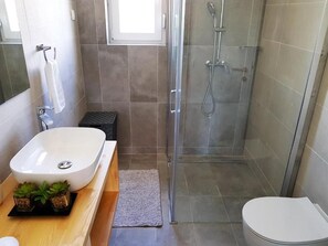 Shower, hair dryer, towels, toilet paper - Modern Luxurious newly Built Apartment (novalja)