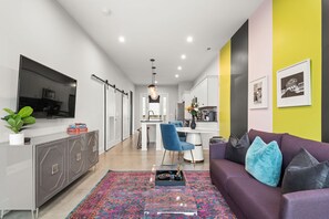 Smart TV, books, stereo