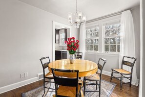 Apartment, Multiple Beds, Kitchen | Private kitchen | Fridge, microwave, oven, stovetop - Cottage Charm (Nashville)