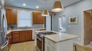 House, Multiple Beds, Patio | Private kitchen | Fridge, microwave, oven, stovetop