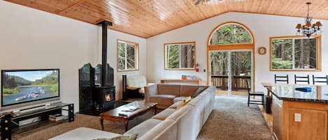 House, Multiple Beds, Patio, Mountain View (Truckee Pines Retreat) | Living area | 50-inch flat-screen TV with digital channels, fireplace