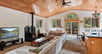 Truckee Pines Retreat Game Room & Forest Views