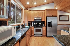 House, Multiple Beds, Patio, Mountain View (Truckee Pines Retreat) | Private kitchen