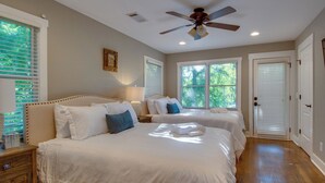 Casa, várias camas, sacada | 3 quartos, Wi-Fi de cortesia, roupa de cama