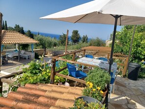 تناول الطعام بالخارج