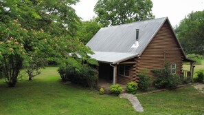 Exterior - Cozy, Riverfront ENTIRE Cabin (Fayetteville)