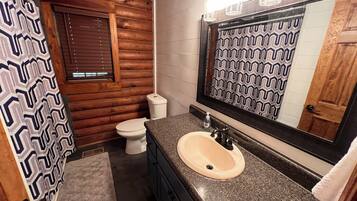 Combined shower/bathtub, hair dryer, towels, shampoo