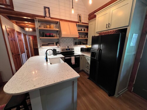 Cozy, Riverfront ENTIRE Cabin