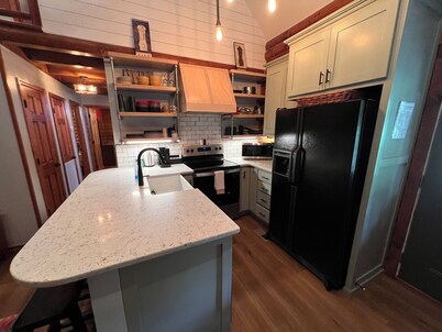 Cozy, Riverfront ENTIRE Cabin