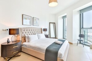 2 間睡房、書桌、熨斗/熨衫板、可攜式嬰兒床