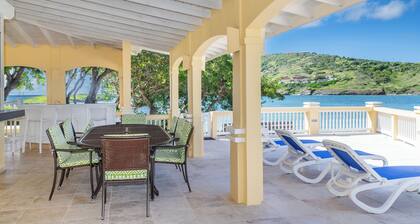 Wake up in paradise at this amazing villa for couples and families