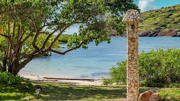 Beach nearby, sun-loungers, beach towels