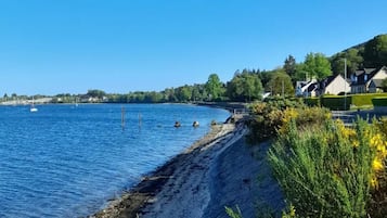 Una spiaggia nelle vicinanze