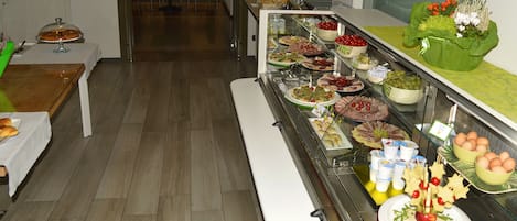 Desayuno buffet (EUR 10 por persona)