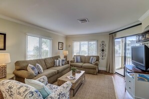 Living area - Port O'Call E 204 -  Great Ocean Views (Isle Of Palms)