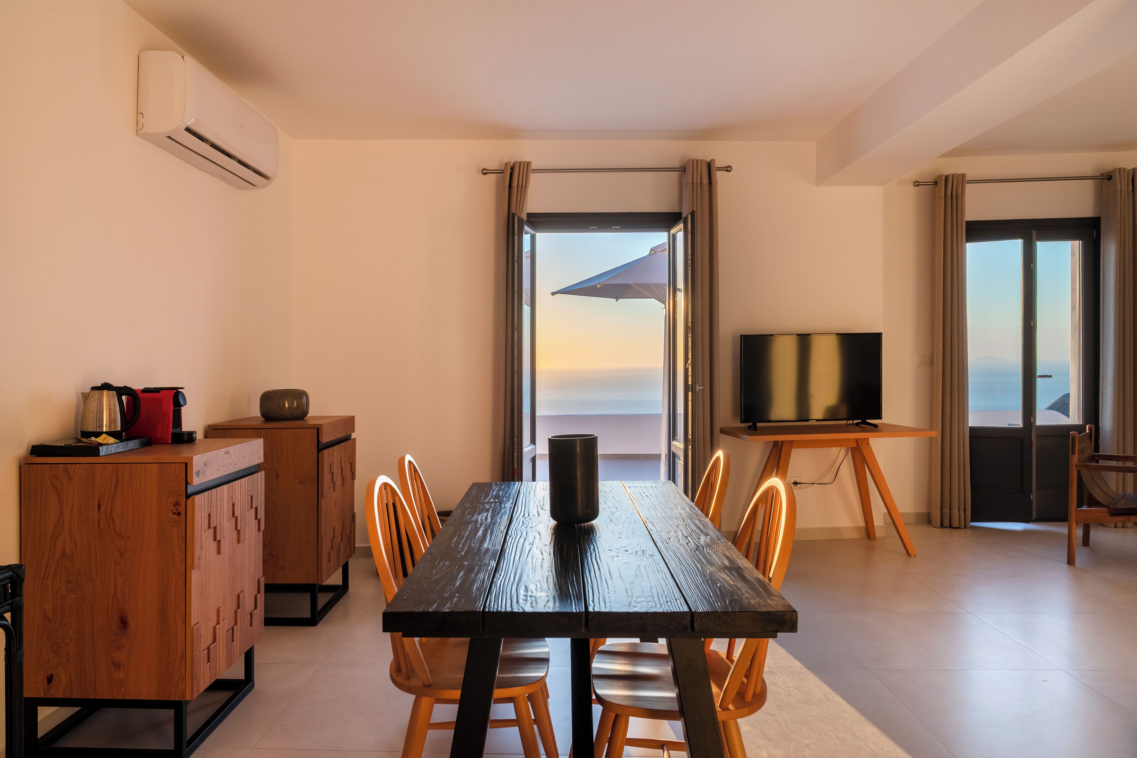 高級複式房屋, 2 張加大雙人床, 海景 | 客廳 | 電視