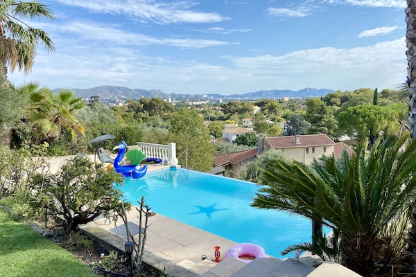 La piscine à débordement avec nage à contre courant
