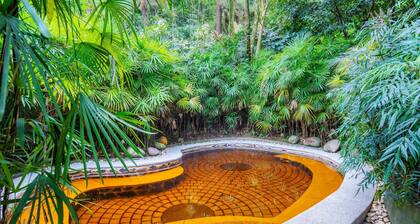 Howard Johnson By Wyndham Lake Serenity Hotel Neijiang