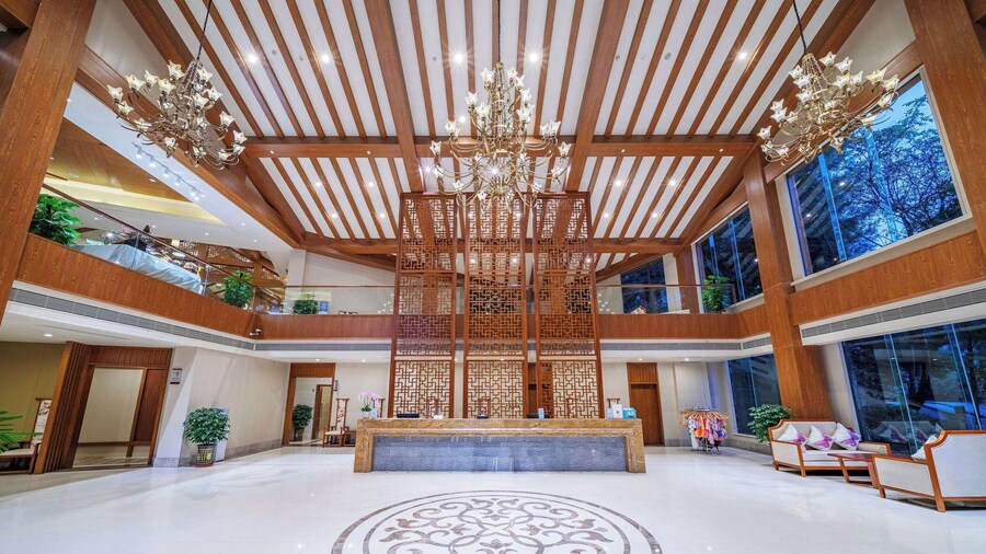 Howard Johnson By Wyndham Lake Serenity Hotel Neijiang