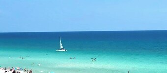 Sea La Vie *Beachfront* Heated Pool*Hot tub