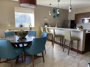 Dining - Condo - On the beach (Oyster Pond)