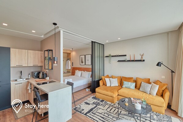 1 habitación, tabla de planchar con plancha, wifi gratis y ropa de cama