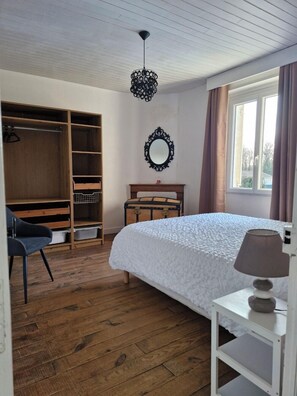 3 habitaciones, tabla de planchar con plancha, cuna de viaje y wifi 
