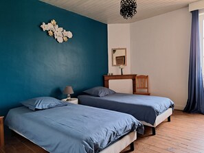 3 bedrooms, iron/ironing board, travel crib, WiFi - La Tuillère, Charming house with private pool. (Mauzens-et-Miremont)