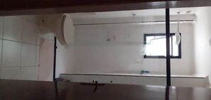Shower, hair dryer, soap, toilet paper - Apartment in Canto do Forte, beachfront (PRAIA GRANDE)