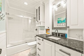 Shower, hair dryer, towels - Foley Palms & OWA Resort / Pool / Pet friendly (Foley)