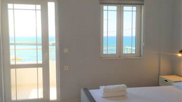 1 chambre, lit parapluie, Wi-Fi gratuit, draps fournis