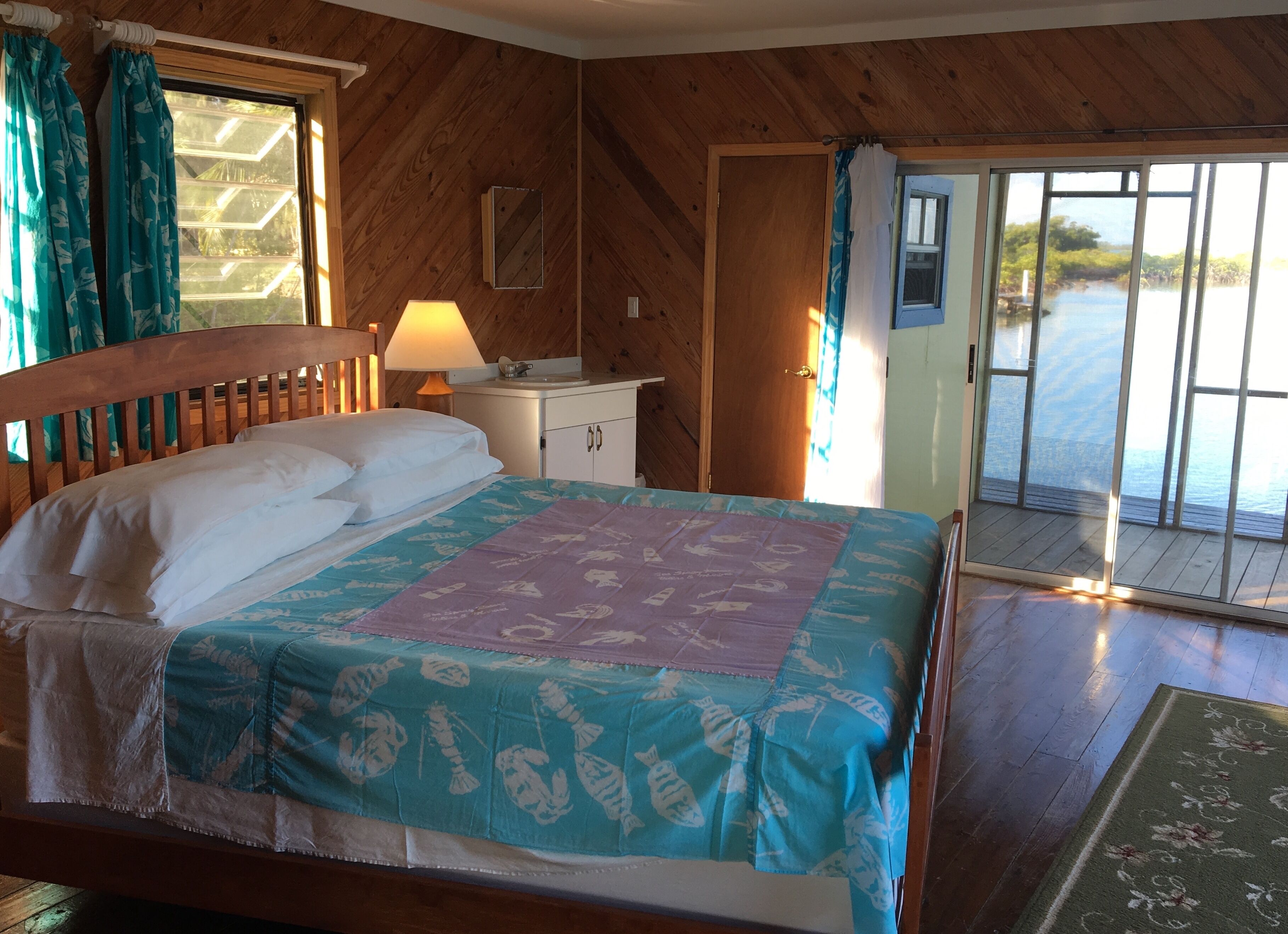 3 室のベッドルーム、デスク、アイロン / アイロン台、旅行用ベビーベッド