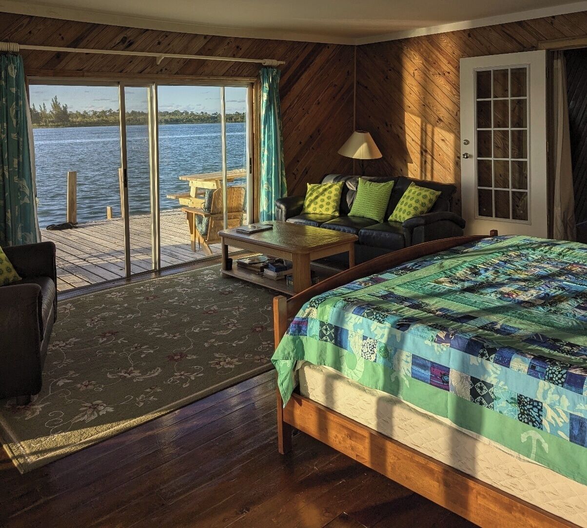 3 bedrooms, desk, iron/ironing board, travel cot