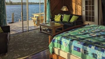 3 bedrooms, desk, iron/ironing board, travel cot