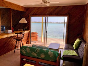 Books - Sunset Point Houseboat, a gem of a place (Fresh Creek)