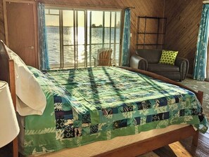 3 bedrooms, desk, iron/ironing board, travel crib - Sunset Point Houseboat, a gem of a place (Fresh Creek)