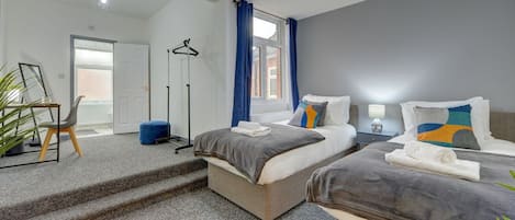 5 bedrooms, iron/ironing board, free WiFi