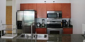 Private kitchen - PENTHOUSE 3 Bedroom & 2 Bath on the 42th Floor (Miami)